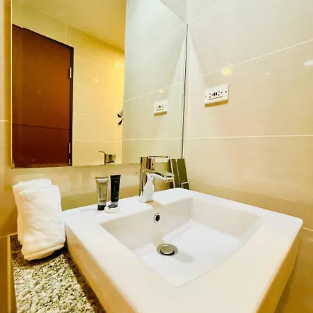 Thompson Suites - 2 Beds, One Uptown Residences - Xbox & Netflix Manila Exterior photo